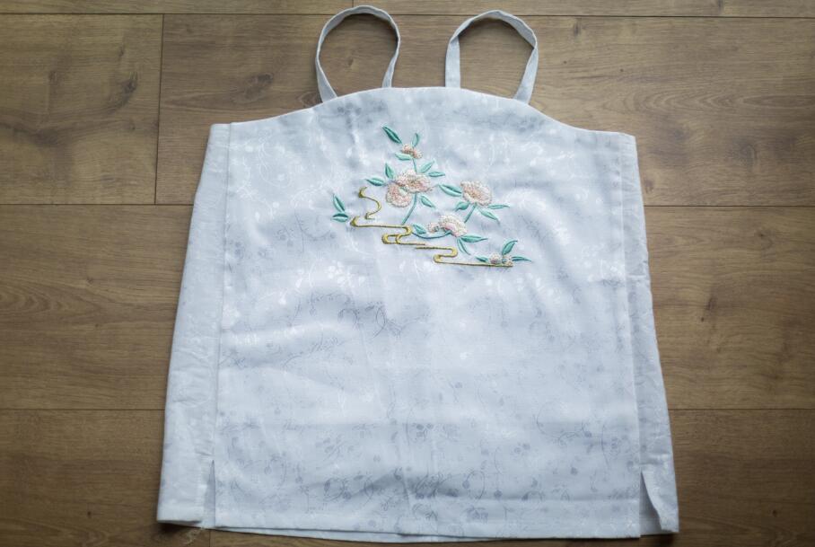 【南国传统服饰】汉服绣花吊带日常内搭抹胸小背心---小花枝在类目 个性定制/设计服务/DIY, 服饰箱包定制, 服装定制, 汉服定制中 - 来自Buy2taobao.com提供专业的淘宝代购服务