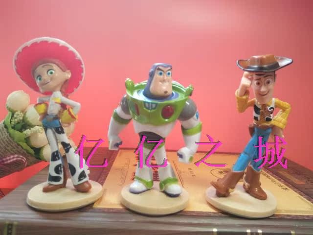 玩具总动员 胡迪翠丝巴斯光年玩偶 摆件公仔3款 蛋糕 车载摆件在类目 玩具/童车/益智/积木/模型, 儿童机器人/变形/人偶玩具, 其他人偶玩具中 - 来自Buy2taobao.com提供专业的淘宝代购服务