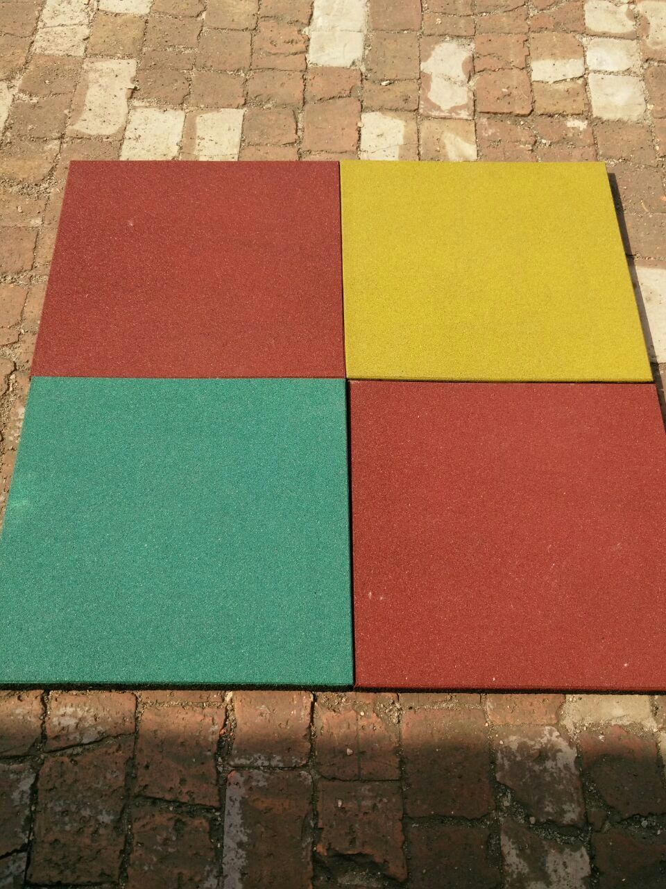 Manufactor Direct selling kindergarten outdoor security motion Rubber mats Gym square outdoors non-slip Plastic floorin the Sports/Yoga/Fitness/Fans supplies , Playground/Sports facilities , Plastic/Sports flooring category - from Buy2taobao.com to provide professional Taobao agent buy service
