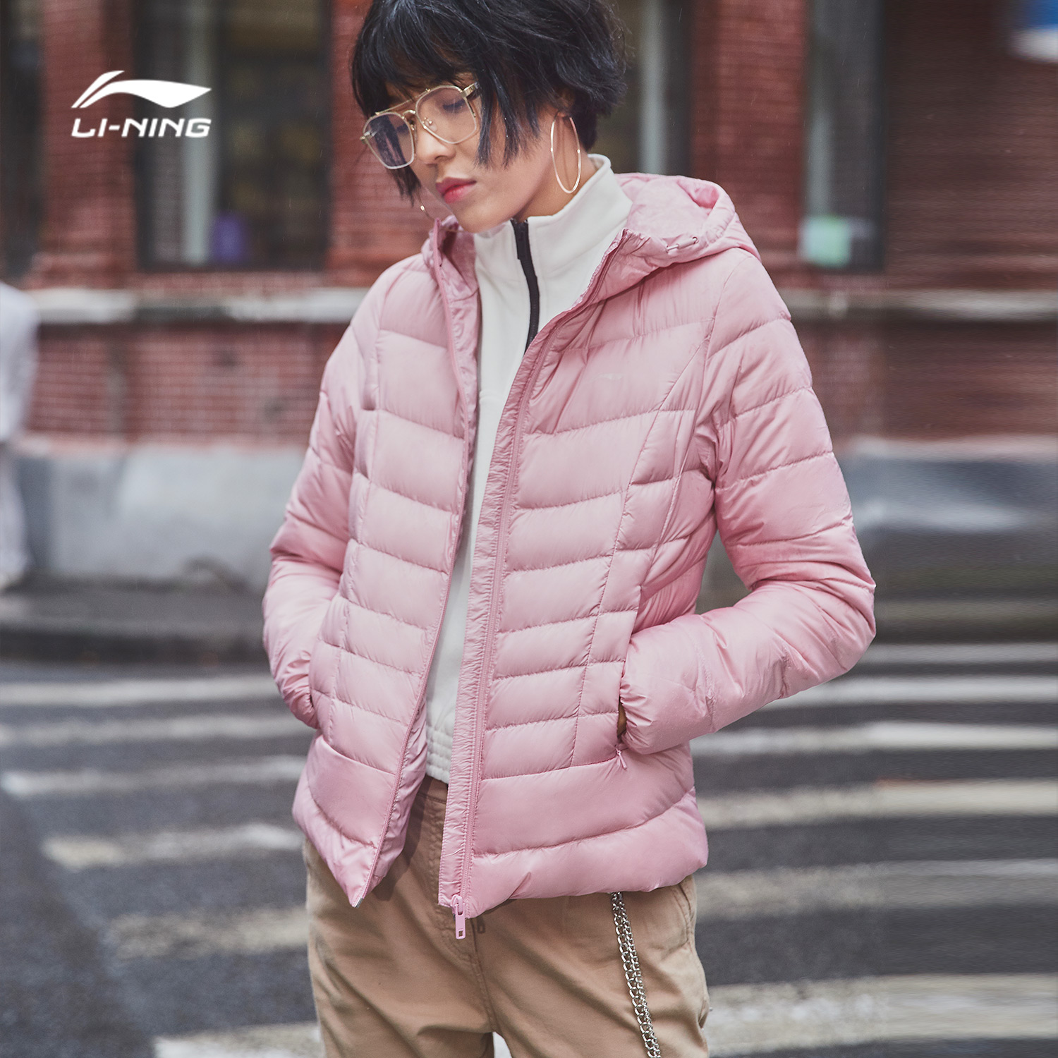 李宁短款羽绒服女新款保暖连帽轻便冬季白鸭绒粉色运动服AYMM106在类目 运动服/休闲服装, 运动羽绒服中 - 来自Buy2taobao.com提供专业的淘宝代购服务