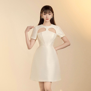 越南小众品牌，mint2024年春季珍珠白，镂空高腰圆领连衣裙