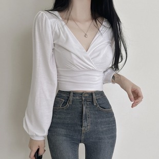 韩国chic早春设计感交叉v领灯笼袖打底衫收腰显瘦短款t恤上衣