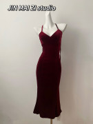 酒渍丝绒连衣裙优雅性感裙子，法式秋冬红色，长裙吊带裙女