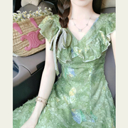 海边度假风V领荷叶绿色连衣裙女夏季高级感温柔甜美气质长裙