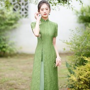 旗袍2024春季女中长款绿色显瘦连衣裙年轻款，绣花中式旗袍奥黛
