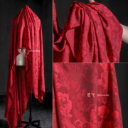 中国红瓷人丝提花布料，丝绸精致深红色玫瑰，旗袍衬衫裙装设计师面料