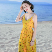 黄色碎花蝴蝶结露背连衣裙雪纺，设计感海南旅游穿搭海边度假沙滩裙