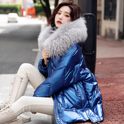 2021冬季蓝色亮面羽绒服女韩版时尚，宽松中长款大毛领，白鸭绒(白鸭绒)潮