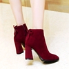 磨砂皮短靴网红款尖头高跟女靴酒红色，粗跟真皮系带马丁靴及裸踝靴