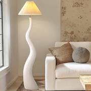 奶油风蘑菇弯曲百褶落地灯简约立灯法式客厅卧室书房树脂灯具