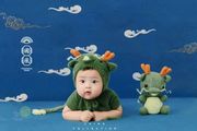 儿童影楼百天宝宝拍照龙年服装婴儿百日照摄影衣服道具恐龙玩偶