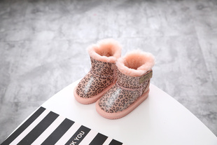儿童雪地靴皮毛一体，宝宝真皮冬季豹纹，粉红色牛筋软底1-3短靴
