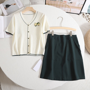 诗系！2024夏季白色V领冰丝短袖开衫+墨绿色短裙两件套装女