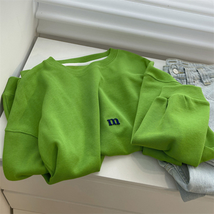 牛油果绿毛巾绣M字母圆领长袖卫衣女耐看的绿色宽松休闲套头上衣