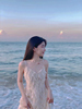 三亚海边沙滩裙女夏季2023高级感法式显瘦露背V领吊带连衣裙