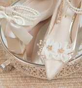 法式花朵婚鞋新娘鞋主婚纱婚礼服，绸缎面高跟鞋女粗跟2023单鞋