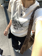 荒荒家 美式蝴蝶短袖2024夏季韩版宽松显瘦小众设计港风T恤女
