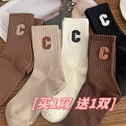 咖啡色袜子女士中筒袜四季通用可爱日系字母c袜，长筒配鲨鱼裤网红