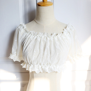 米白色刺绣甜美短袖弹性精致刺绣，一字领镂空蕾丝，衫上衣日系泡泡袖