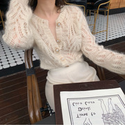 法式镂空针织开衫2023秋季复古气质米白色，珍珠扣毛衣外穿上衣