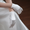 wg066简约百搭婚庆手套，复古白色短款缎面，婚纱礼服礼仪拍照手套