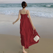 海边红裙旅游沙漠穿搭吊带连衣裙适合大理洱海拍照的红色沙滩裙女
