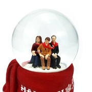 圣诞水晶球玻璃雪花球幸福一家人旋转飘雪花发条音乐机芯水晶球
