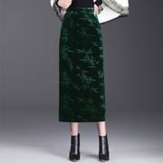 新中式绿色复古半身裙女秋冬高腰包(高腰包)臀，印花金丝绒大码开叉直筒长裙