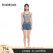 bebe夏季系列女士宽腰磨毛，波点logo皮标牛仔短裤211504