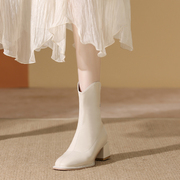 骄屿白色短靴女马丁靴2023年秋冬小踝靴，方头粗跟高跟靴瘦瘦靴