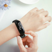 儿童电子手表LED时尚运动学生情侣手环触摸触屏电子手表