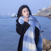 东北旅游保暖穿搭加厚加长蓝白格子围巾雪景拍照写真百搭韩版围脖