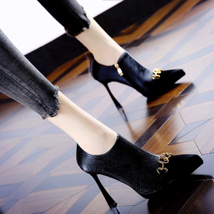 黑色高跟马丁靴女春2022法式设计感金属扣尖头细跟短靴及踝靴