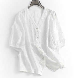 白色刺绣立体花朵蕾丝边V领显瘦短款法式温柔风短袖衬衫女装A612