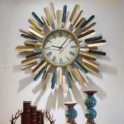客厅工艺品挂钟艺术时钟壁挂装饰品，创意造型铁艺钟表挂饰做旧彩色