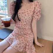 粉色碎花连衣裙方领裙子2024夏季法式小众设计感收腰显瘦短裙