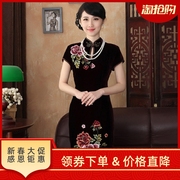 中式复古真丝绒妈妈婚宴旗袍，礼服中长款立领，盘扣春秋季绣花连衣裙