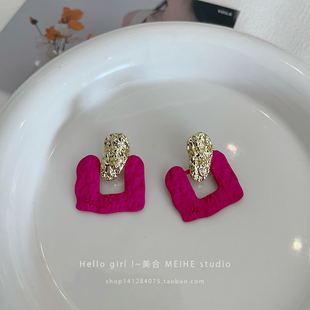 冬季时髦撞色玫红方形耳环韩国ins小众立体金属喷漆少女心耳饰品