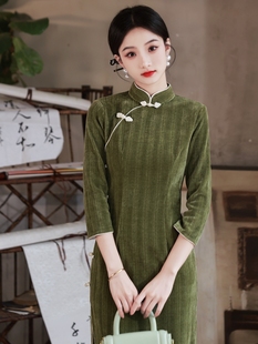 牛油果绿旗袍裙雪尼尔，秋冬日常可穿2023年改良新式中袖年轻款