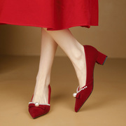 红色新娘婚鞋女粗跟 5公分小跟尖头珍珠浅口单鞋配礼服伴娘高跟鞋