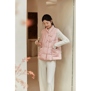 山有色冬季中式国风女装禅意，茶服优雅复古粉色，盘扣丝绒羽绒服马甲
