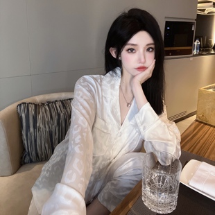 Eva君君酱轻奢名媛风白色豹纹冰丝家居服套装女舒适丝绸长袖睡衣