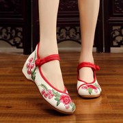 布鞋绣花鞋民族p风广场舞跳舞鞋尖头女舞蹈鞋子红色单鞋