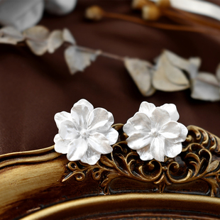 s925玻利维亚白花法式优雅纯洁温柔简约日系纯白花朵耳钉软垫耳夹