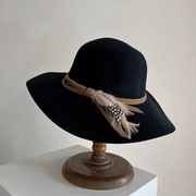 日本订单羽毛装饰大檐礼帽渔夫帽盆帽圆顶黑色杂志明星款羊毛呢冬