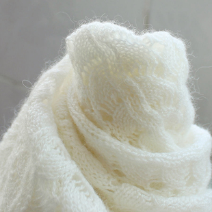 100山羊绒毛围巾女士，保暖镂空钩花超大超长围脖，披肩两用白色针织