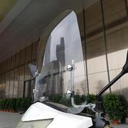 通用电动车挡风玻璃踏板摩托车电瓶车挡风玻璃挡风板挡风罩透明板