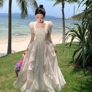 法式复古气质显瘦海边度假大摆碎花连衣裙，女夏季梨型身材超仙裙子