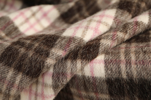 日本进口咖白粉红，格纹编织马海毛，顺毛羊毛面料设计师外套布料