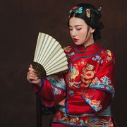 華芬嫁衣《坤宁》秀禾服 宫廷元素 婚嫁作品 手绣龙凤呈祥 定制